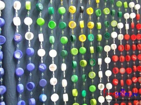 Делаем шторы из пластиковых бутылок – фото идеи