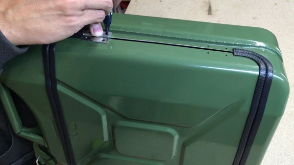 Изготовление мини бара из канистры