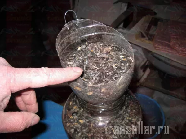 Простая самодельная воронка для сыпучих продуктов