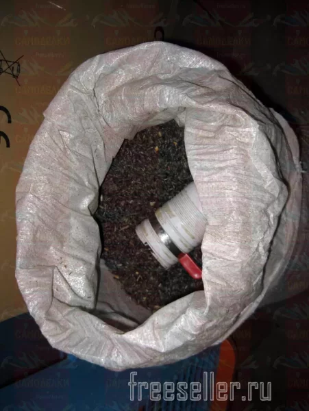 Простая самодельная воронка для сыпучих продуктов