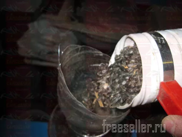 Простая самодельная воронка для сыпучих продуктов