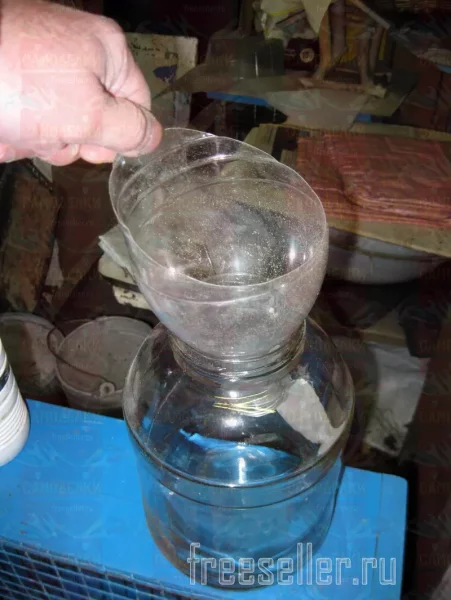 Простая самодельная воронка для сыпучих продуктов