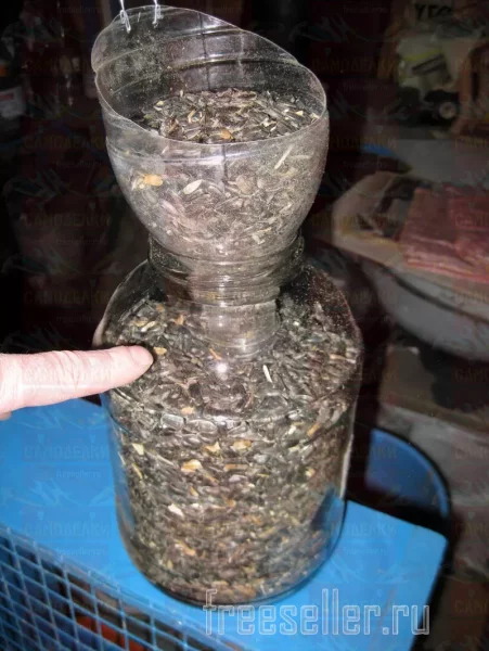 Простая самодельная воронка для сыпучих продуктов