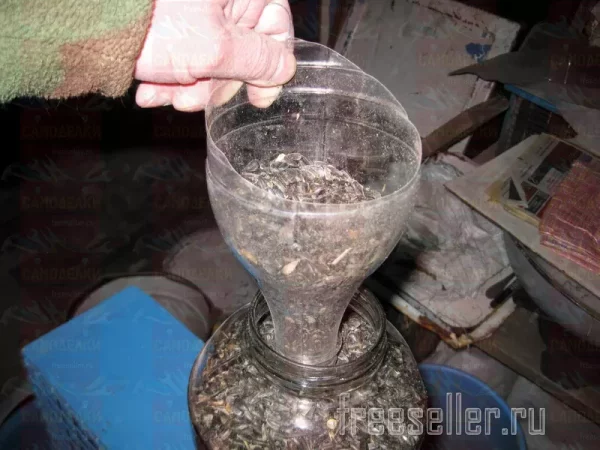 Простая самодельная воронка для сыпучих продуктов