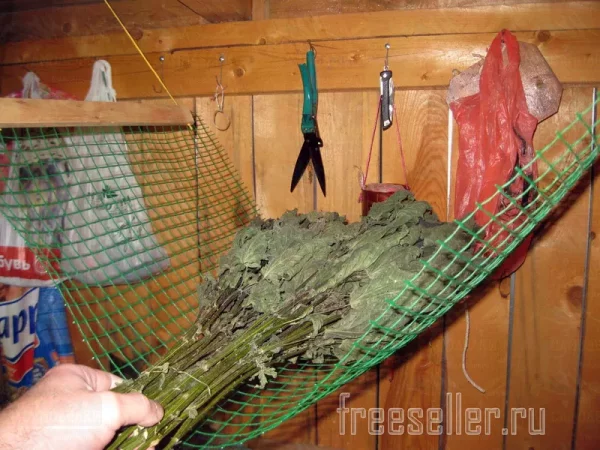 Подвес-гамак из пластиковой сетки для хранения крапивных веников