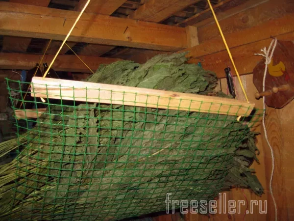 Подвес-гамак из пластиковой сетки для хранения крапивных веников