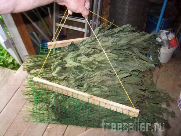 Подвес-гамак из пластиковой сетки для хранения крапивных веников