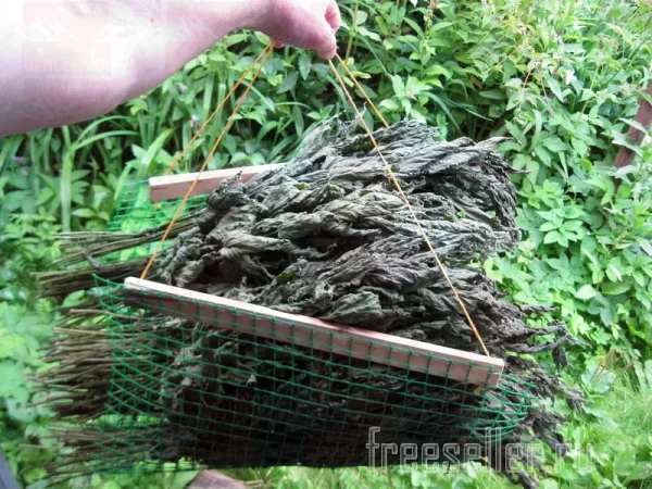 Подвес-гамак из пластиковой сетки для хранения крапивных веников