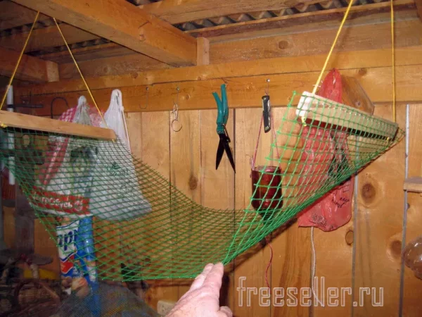 Подвес-гамак из пластиковой сетки для хранения крапивных веников